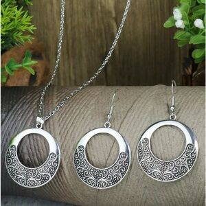 Hollow Out Round Charm Necklace & Drop Earrings